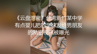 推油少年男技师偷拍客人，全身按摩特殊服务，极品一线天超嫩粉穴，年龄不大扣穴太爽忍不住了