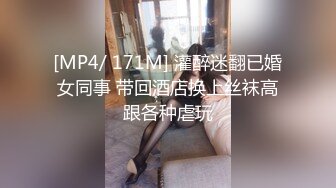 一群男男女女多人群P，淫乱大战名场面，连体网袜后入爆草，各种姿势猛怼骚逼，前后夹击抽插，场面很是淫骚