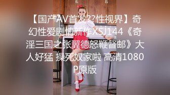 [MP4/419M]8/22最新 女神掏出两个大奶揉捏半脱下内裤蜜桃美臀小穴若隐若现VIP1196