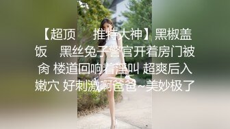 妈妈饿了跑到儿子房间吃鸡巴，自己揉奶玩逼扒下儿子内裤，舔弄大鸡巴，舔硬了自己拿着蹭逼逼，好骚啊别错过