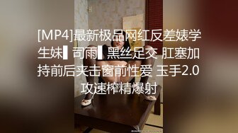 超级可爱的金丝眼镜妹妹，卧室中全裸道具自慰，表情呻吟上天