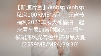 屌炸天！KGB重金定制，网红御姐逆天操作，大白天神情自然全裸街边走了好远超市