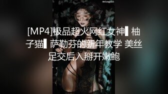 清纯妹子粉色睡衣露脸一个人自慰，特写超粉蝴蝶逼，逼逼很粉嫩