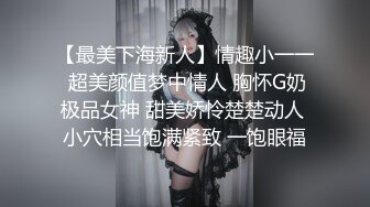 为了惩罚出轨的男友，女人把他的鸡巴锁起来了，摸B让他看到干不到，用一根棒子塞到他的屌蕊里面