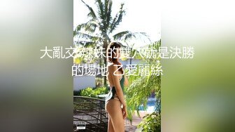 自习室先抄妹子裙底再尾随到厕所拍逼