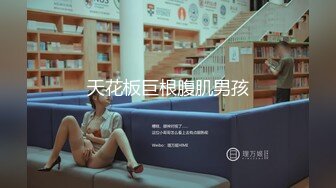 穿黑丝的女友和单男前戏