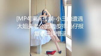 餐厅女厕偷拍漂亮小美女 咦这是被你发现了吗？