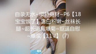 [MP4]吹箫姐妹花，颜值不错的骚妹子成了小哥重点关注对象，露脸抠逼粉嫩特写展示，让小哥后入大屁股爆草射了一臀