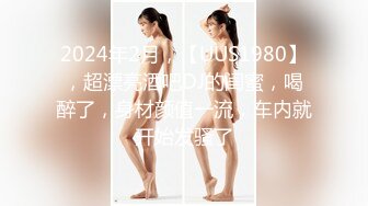 真实夫妻找刺激约单男一起玩3P，骚逼老婆伺候两根鸡巴口交练得棒棒哒，被两男轮流抽插骚逼都快被干肿了