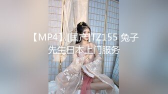 韵味十足极品美少妇，在家发骚疯狂自慰，大黑牛震骚逼，吊带短裙，边震边揉奶，一脸淫骚，让人欲罢不能