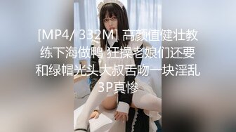 丰满美女还没反应过来就被大阳具直接后入