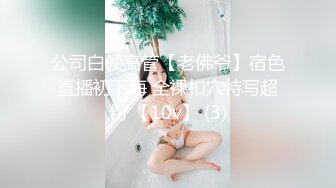 完美身材的G奶蜂腰巨乳女神泳池边的性爱自拍