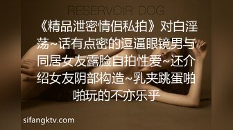 ❤️❤️VIP福利，推特极品长腿苗条烧婊子【橙子】私拍，丝袜塞逼肛塞夹着假阳具公共场合露出边走边紫薇，骚话连天