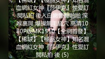 安防酒店上帝视角偷拍 胖哥早上睡醒拔下女友的裤衩干一炮没戴套精液把床都弄湿了