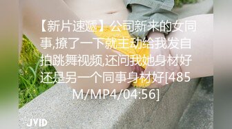 大学生下海，一张床三个妞大哥躺床上让骚逼上位抽插，轮流享受大鸡巴顶撞花心带来的刺激快感淫声荡语不断