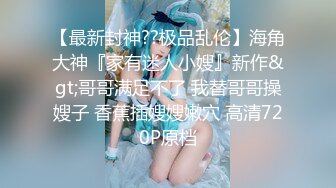 女友带我去买衣服然后在试衣间给我口，狂野的反差婊，吃鸡的饥渴样，像八百年没吃过鸡一样！