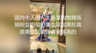 饭后洗碗的媳妇，正在厨房忙活儿，老公性瘾来了，骚婆娘碗都不洗，立马蹲下来吃鸡，真浪！