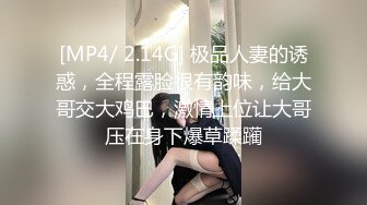 花重金雇的保洁阿姨进入大学女澡堂偷拍好多的美女洗澡换衣服 (2)