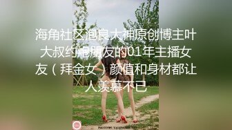 景区女厕全景偷拍眼镜美女逼口大开 逼洞清晰可见