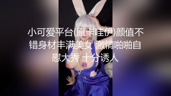 [MP4/ 1.01G]&nbsp;&nbsp;短发清纯系美女3P双男全身纹身小哥，按着双腿抽插无套内射，中场休息再来一炮，扶着屁股后入爆插