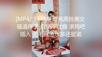 【你的大小姐】胆子真大小区没睡的邻居有眼福了，极品女神，阳台上脱光抖屁股，盘亮条顺大美女，深夜看谁运气好 (3)