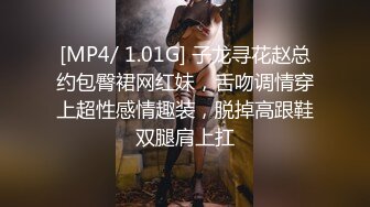 《极品CP魔手外购》潜入女厕赤裸裸拍脸拍逼各种美女小姐姐方便~有惊喜小妹子看黄片疯狂紫薇这手法没少自己玩 (9)