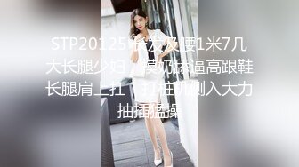 《魔手外购极品CP》景区女公厕完美定点角度全景偸拍，先脸后逼各种气质小姐姐方便，眼镜美女高高撅起翘臀双洞一清二楚 (10)