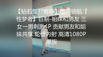 小少妇也有需要露脸玩直播寻求刺激，被狼友教坏了揉着奶子玩大黑牛，白丝情趣诱惑狼友，表情很骚享受高潮